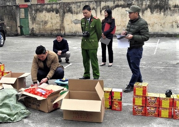 giấu nửa tạ pháo nổ dưới cống ảnh 1 giau nua ta phao no duoi cong anh 1