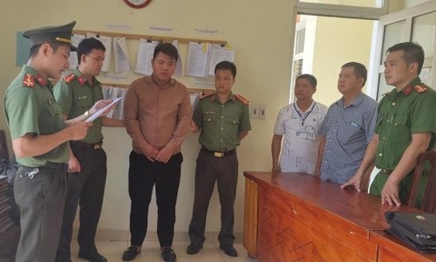 Bat thanh nien lua 7 nguoi sang Campuchia bang bay viec nhe luong cao hinh anh