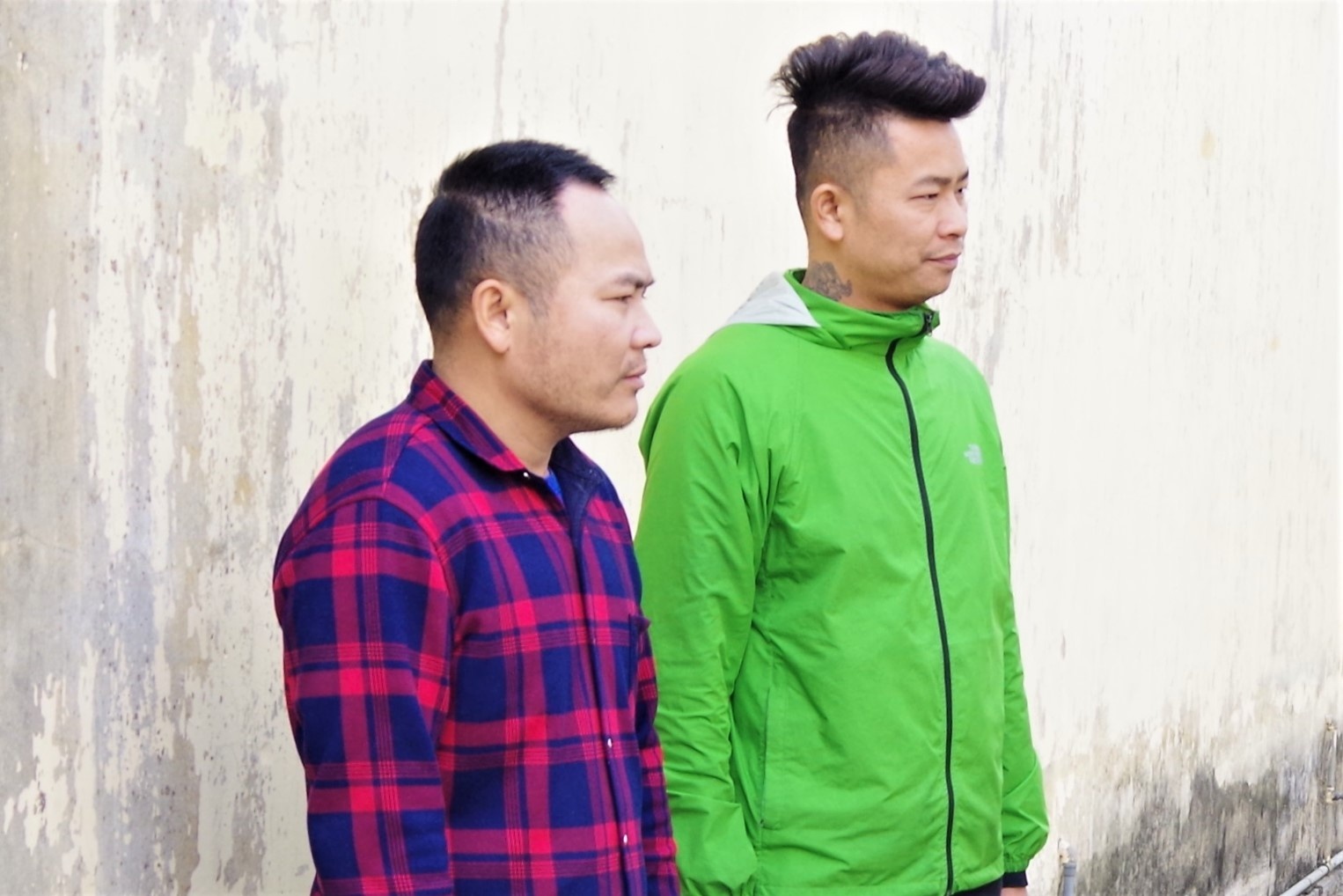 Trom hon 6 tan sat de xay nha hinh anh