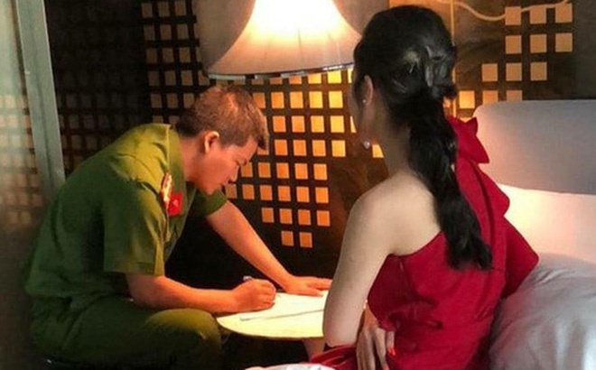 5 co gai ban dam trong quan ca phe hinh anh