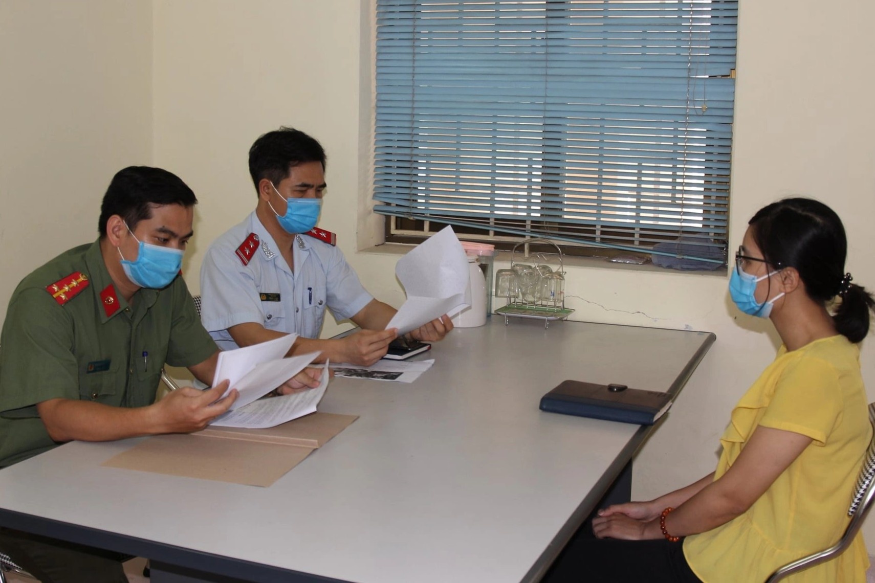 Bi phat 7,5 trieu dong vi dua tin that thiet ve dich Covid-19 hinh anh