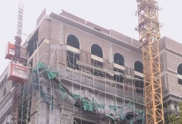 Sap gian giao cong trinh, 5 nguoi bi thuong hinh anh