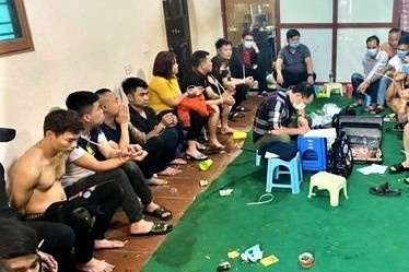 Canh sat dot kich xoi bac mo xuyen Tet tai Ha Noi hinh anh