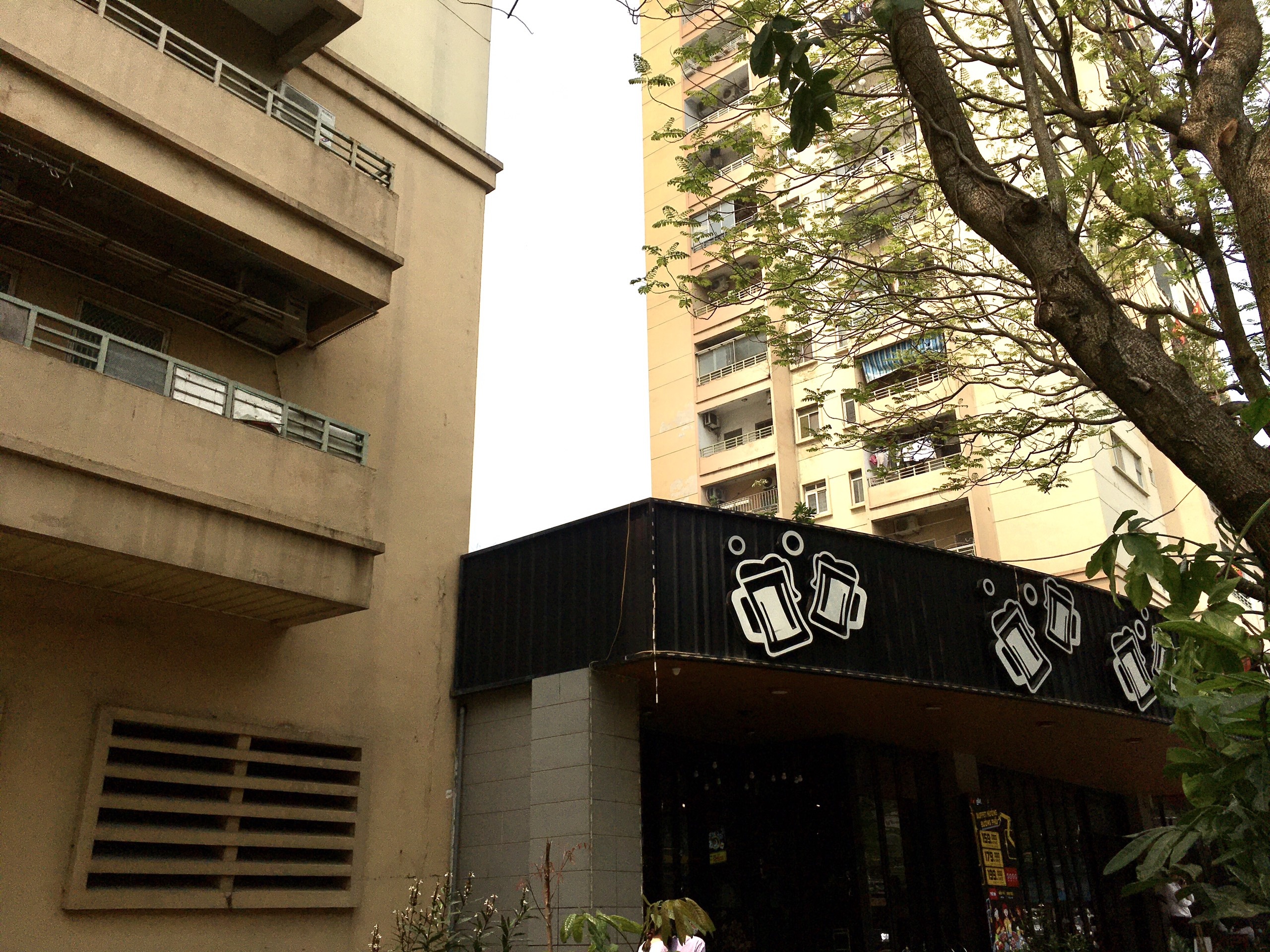 Roi tu tang cao chung cu, nu sinh lop 10 tu vong hinh anh