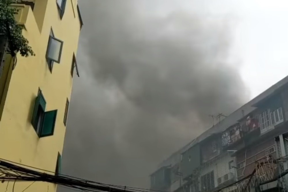 Chay nha trong pho co Ha Noi hinh anh