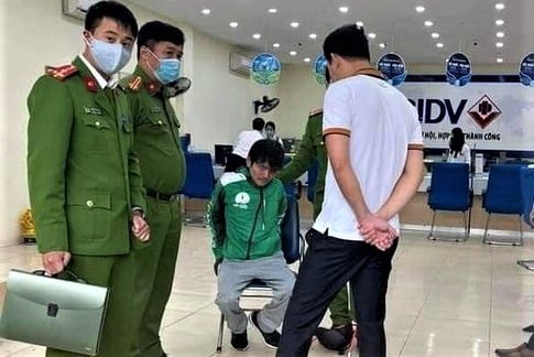 Ke cuop ngan hang BIDV khai gi? hinh anh