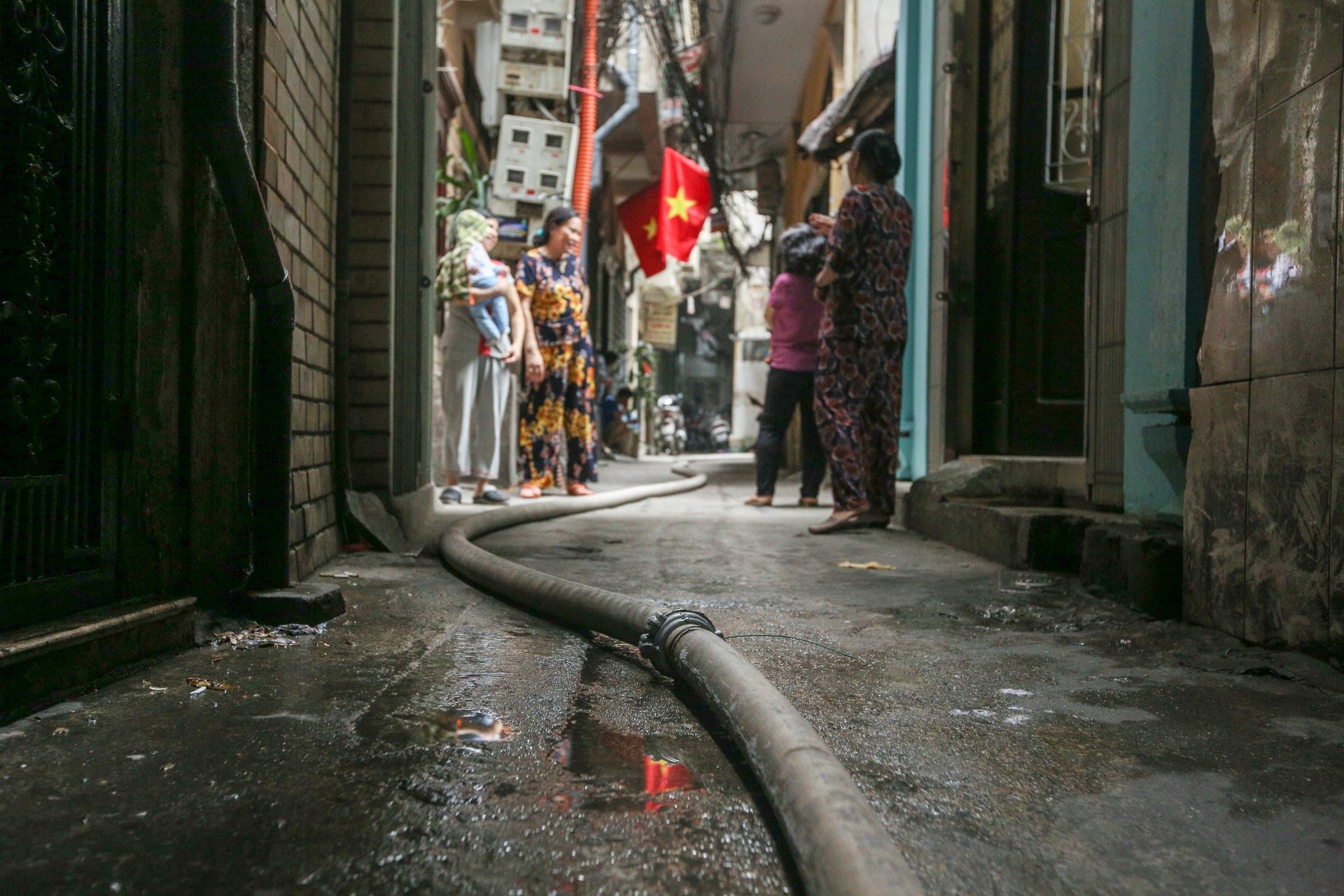 chay nha trong ngo Ton Duc Thang anh 2