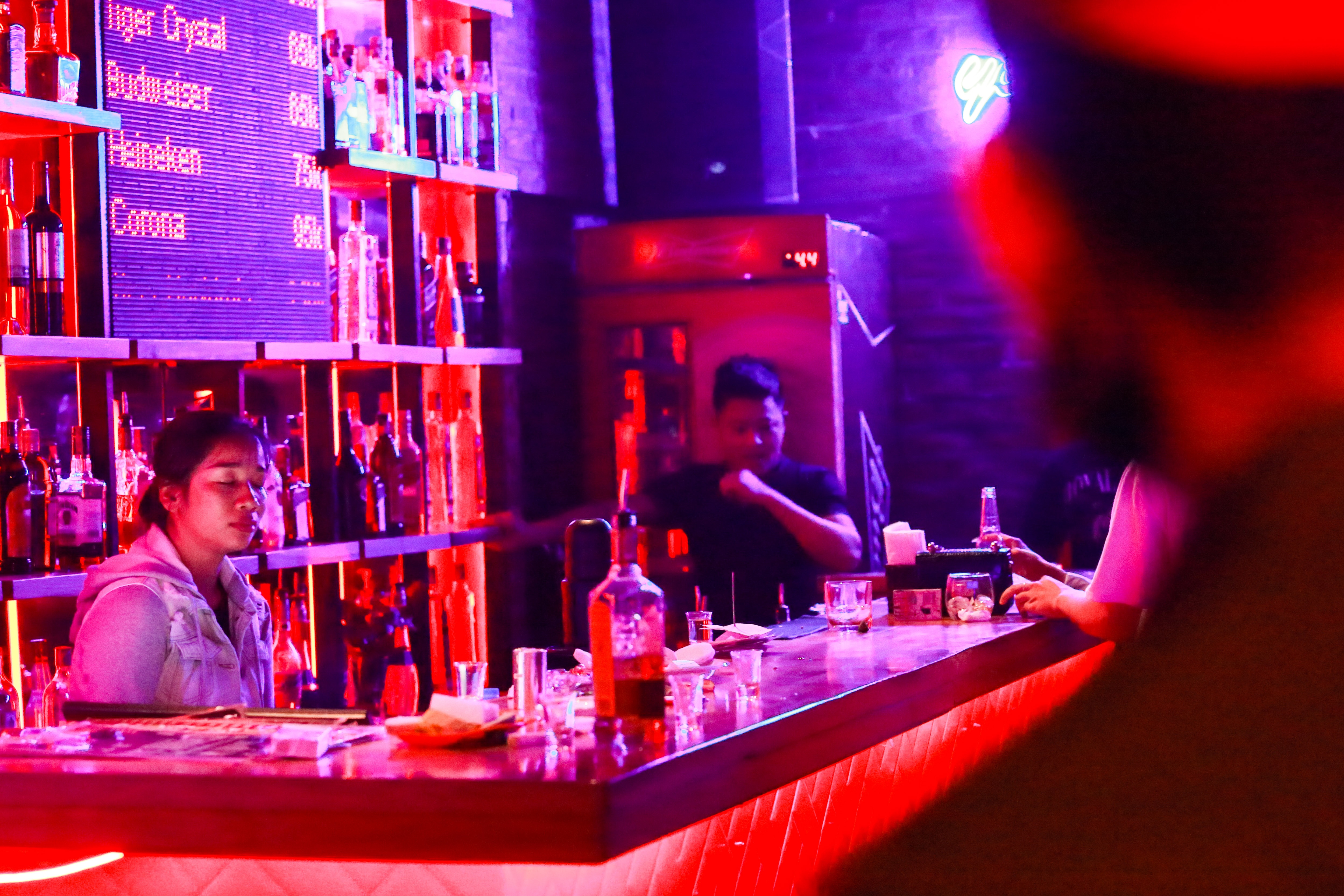 dong cua quan bar tai Ha Noi anh 4