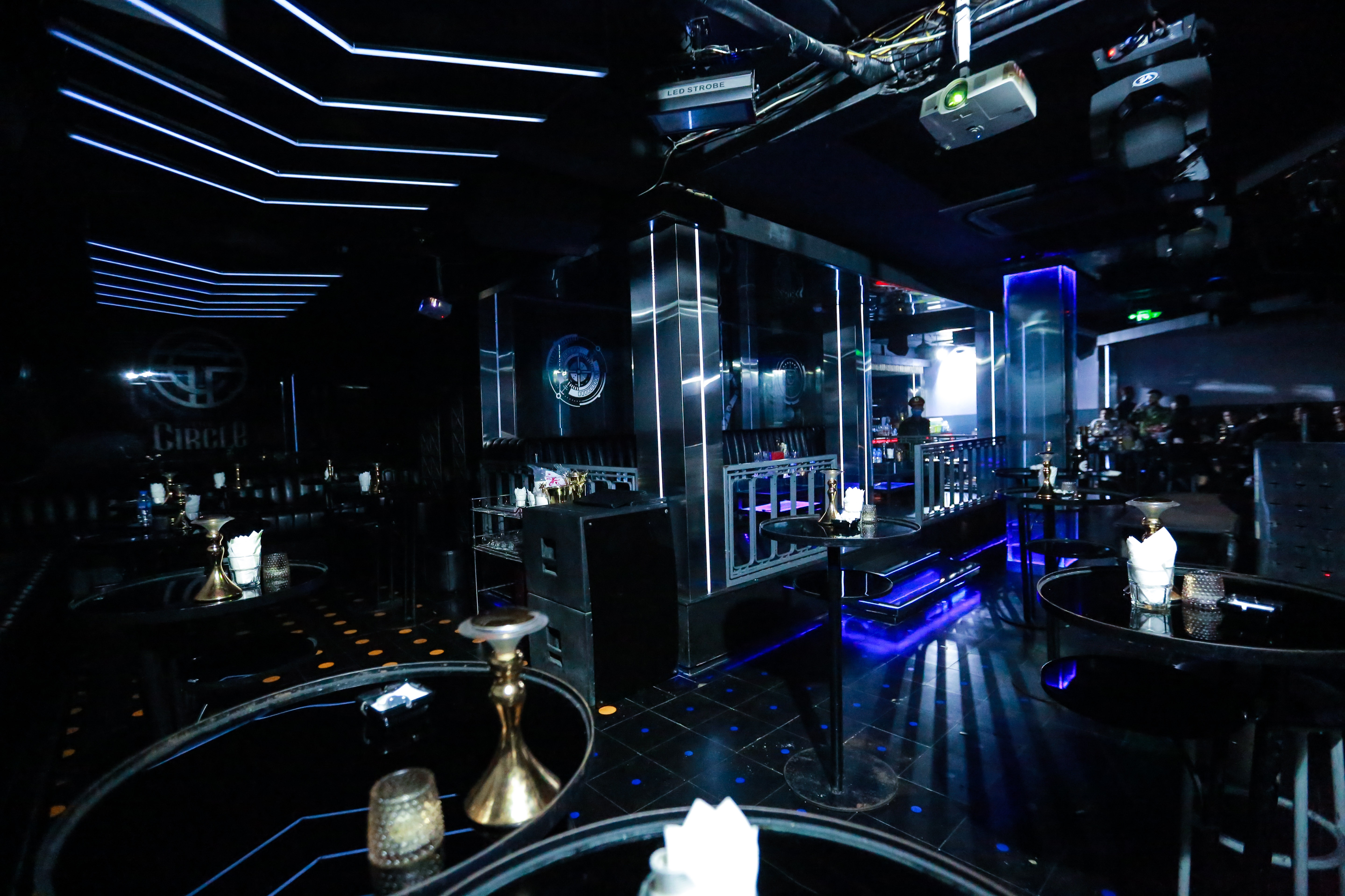 dong cua quan bar tai Ha Noi anh 6