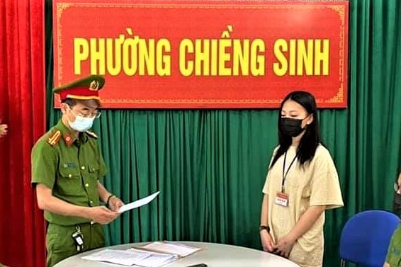 Tam giam co gai ban hang online lua tien ty cua khach hinh anh