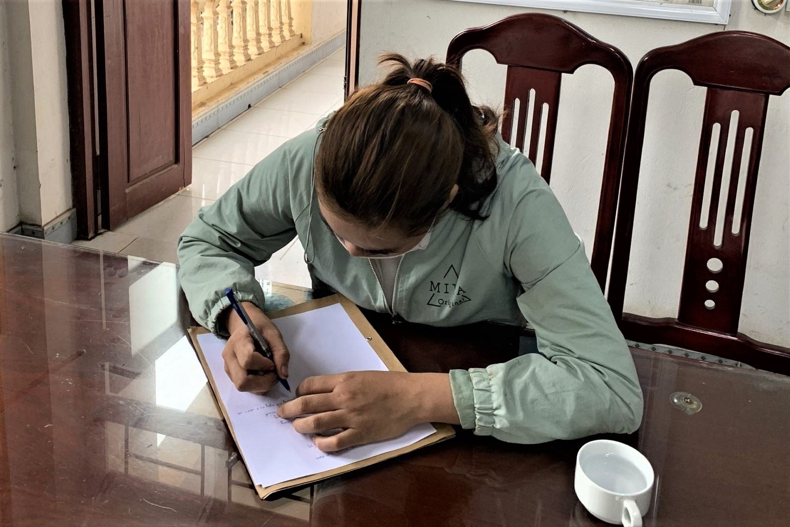 Tung tin sai ve dich Covid-19, mot co gai bi phat 7,5 trieu hinh anh