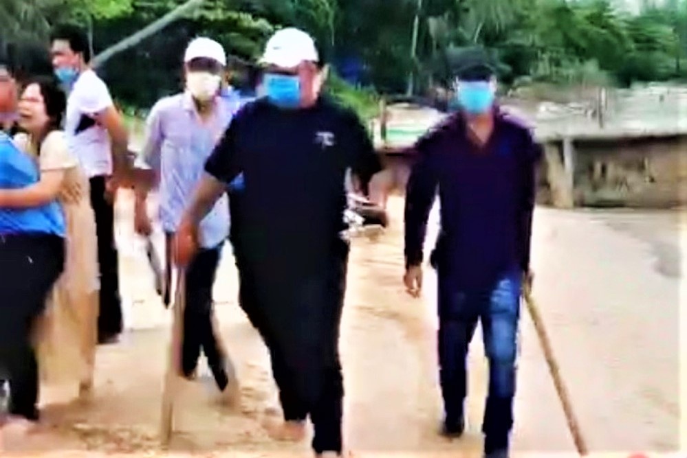 Khi nao bao ve duoc phep su dung vu luc? hinh anh