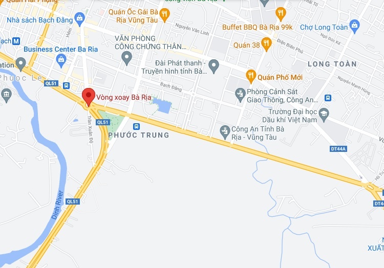 bien quang cao chay giua nga tu anh 2