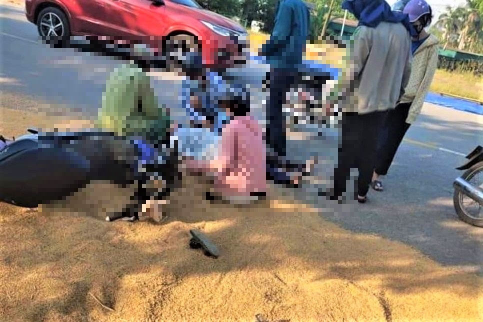 Bi nga xe vi nguoi dan phoi lua ben duong, toi co duoc doi den bu? hinh anh