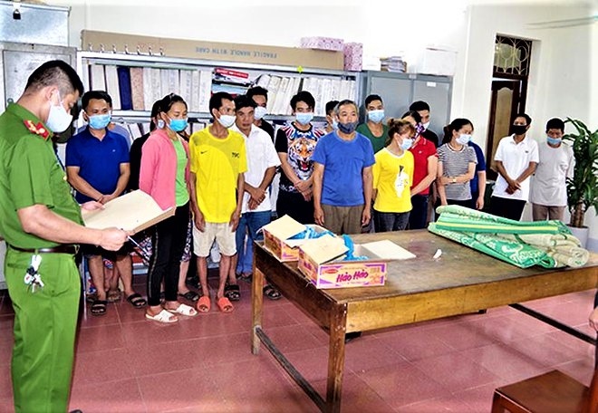 14 nguoi danh bac giua mua dich anh 1