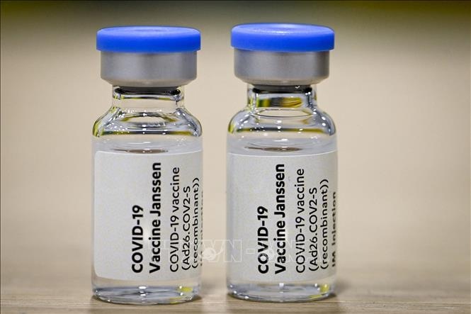 phe duyet vaccine Janssen anh 1