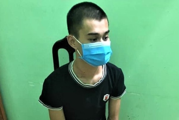 Tron di uong bia, chem can bo truc chot kiem dich hinh anh