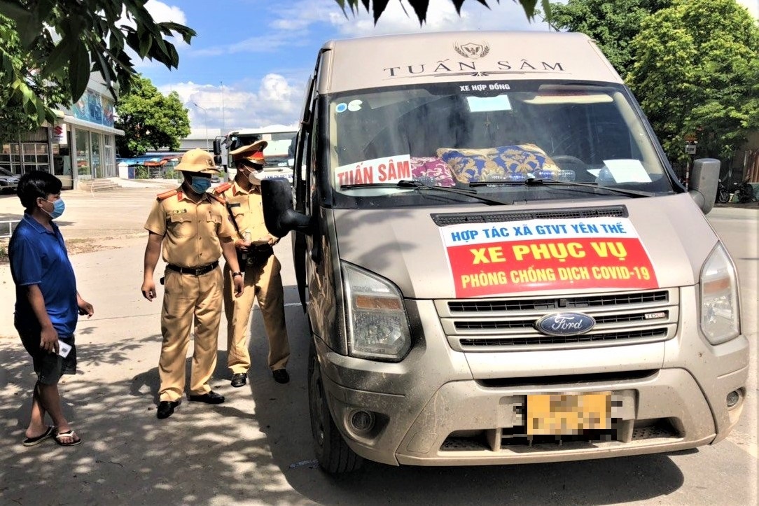 Phat hien xe dan bien phong chong dich cho linh kien sung hinh anh