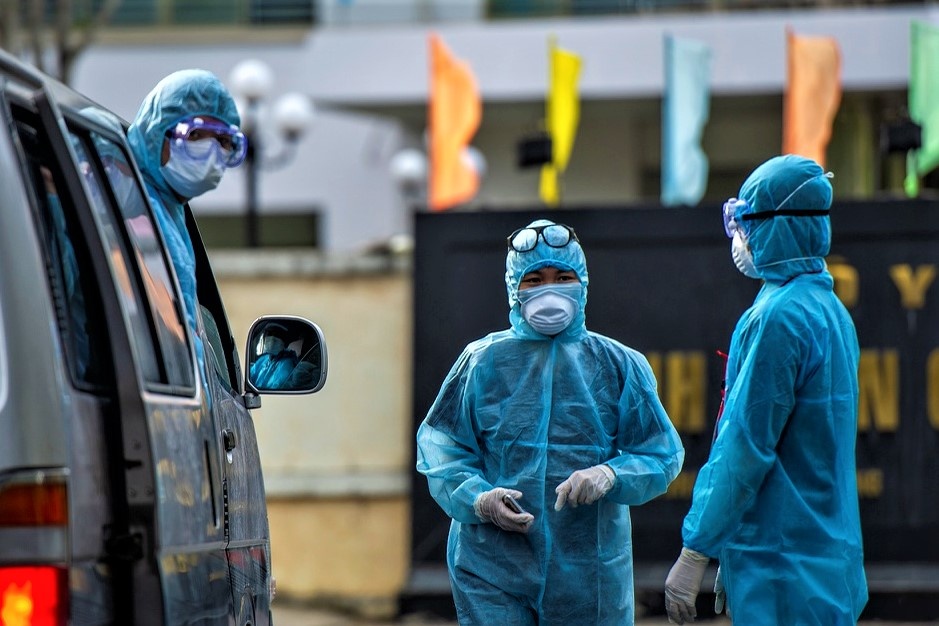 Dam can bo xa khi em ho bi yeu cau cach ly tap trung hinh anh