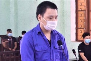 Linh 14 nam tu vi ban 3 oto cua cong ty hinh anh