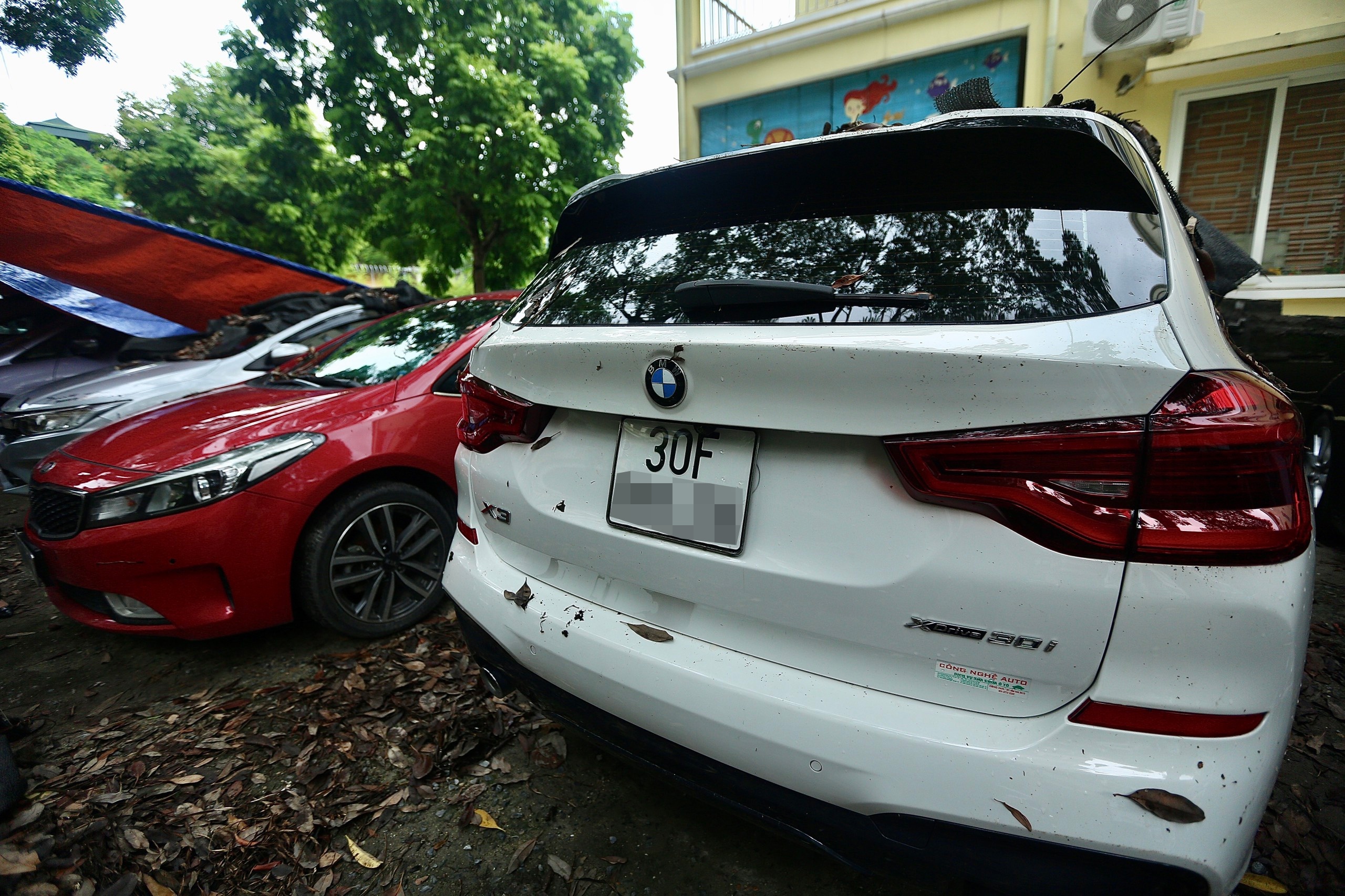 Tuong do sap lam mop dau 13 oto, ai chiu trach nhiem? hinh anh