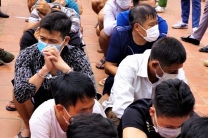 Bat qua tang 34 nguoi ca do da ga giua dich Covid-19 hinh anh