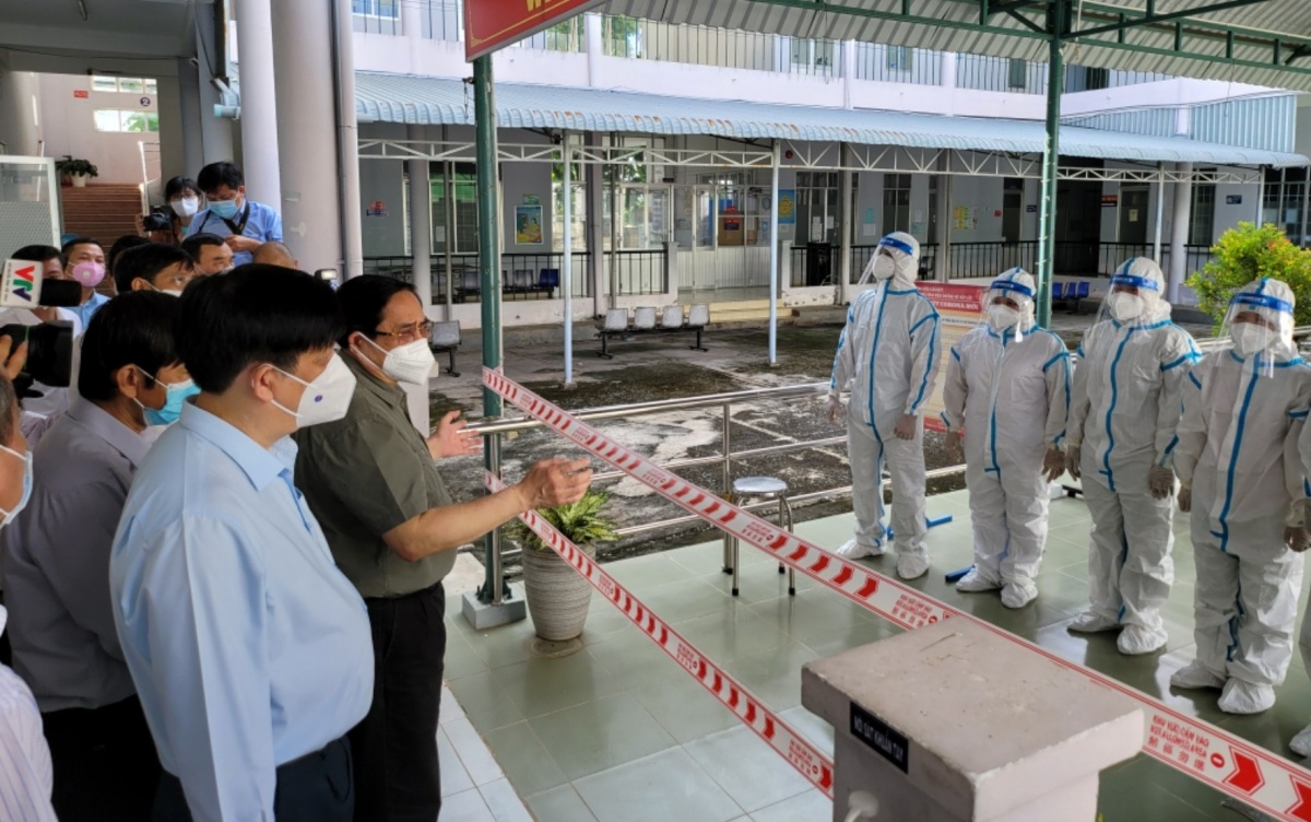 Thu tuong: Khong de dich Covid-19 lay sang doi ngu y bac si hinh anh