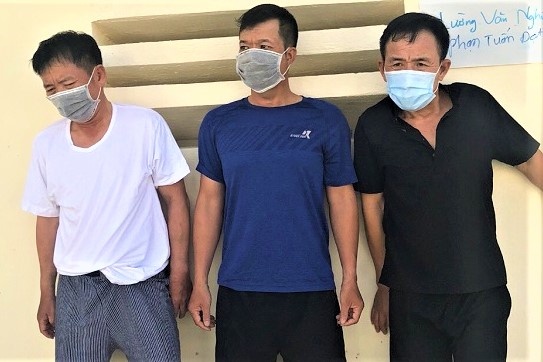 Mao danh nguoi thi hanh cong vu de trom tai san hinh anh