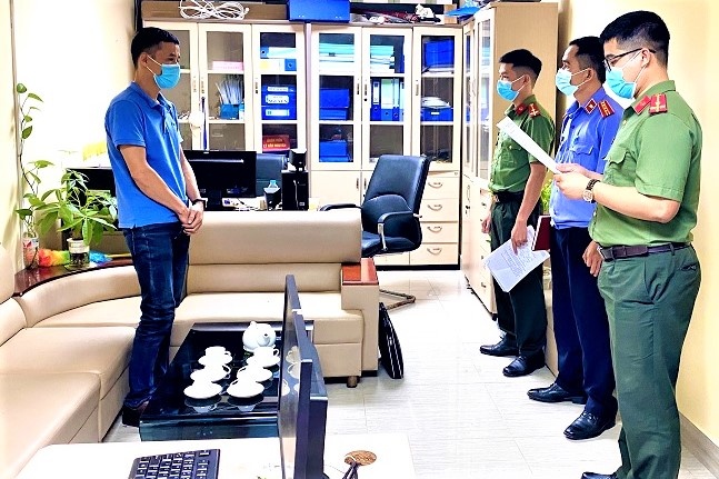 can bo cua khau thu loi 400 trieu anh 1