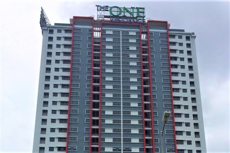 Be trai 3 tuoi roi tu tang 6 chung cu o Ha Noi hinh anh