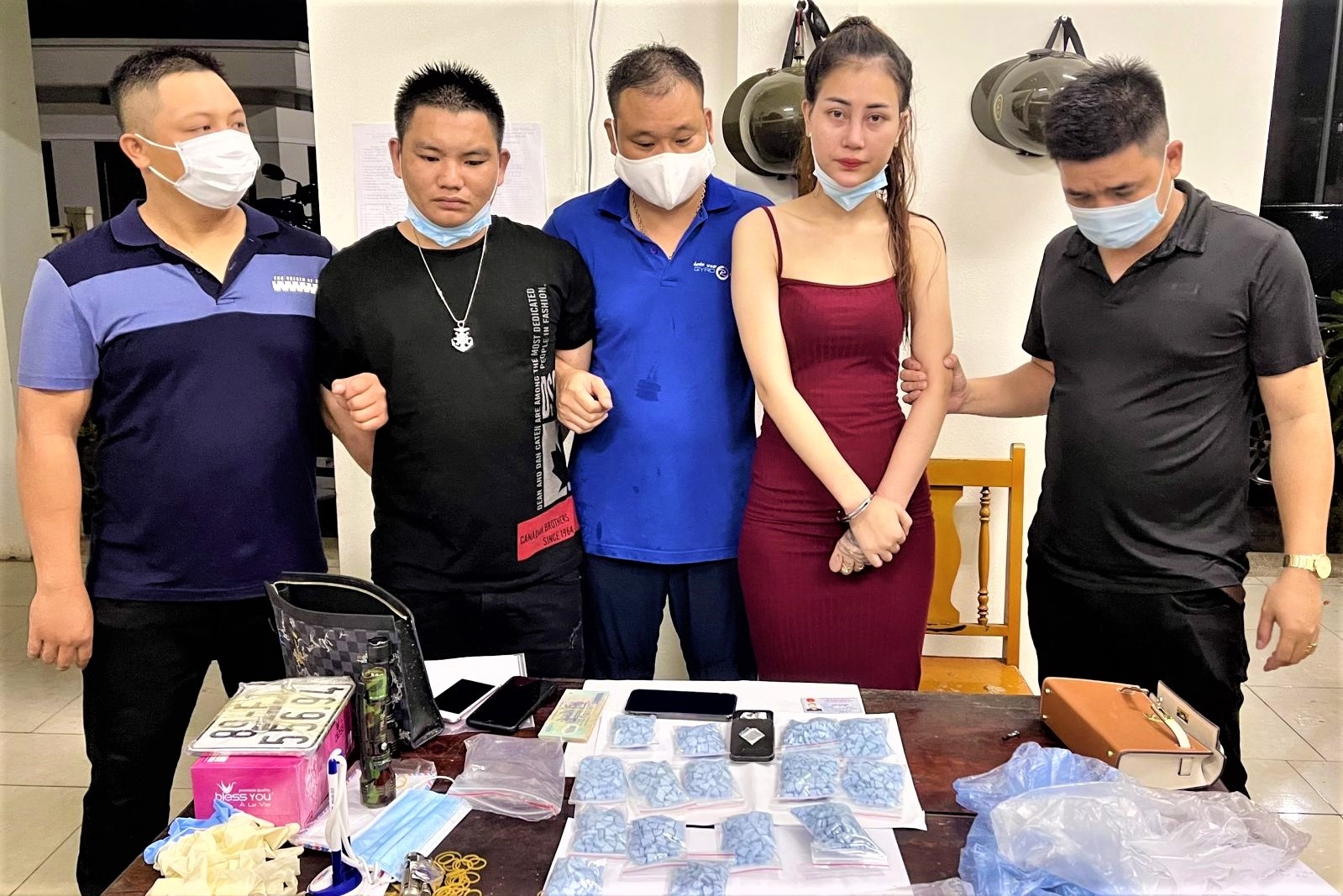 cô gái giao dịch 1.500 viên thuốc lắc ảnh 1 co gai giao dich 1.500 vien thuoc lac anh 1