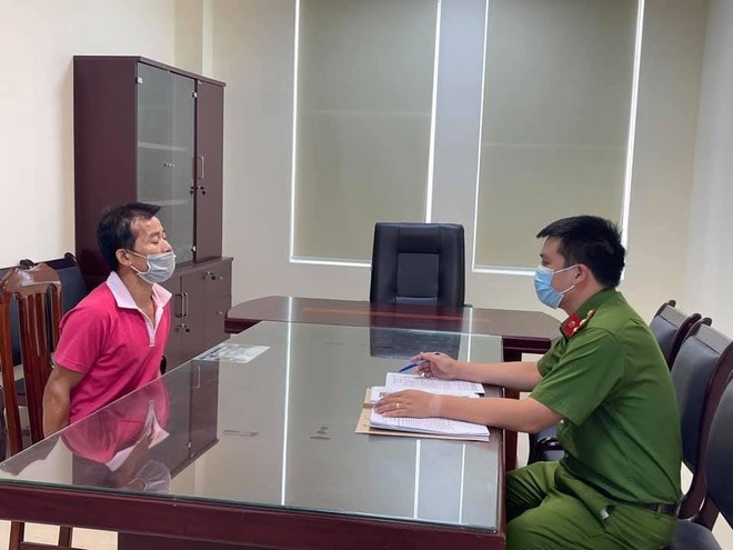 dùng côn nhị khúc tấn công cán bộ ảnh 1 dung con nhi khuc tan cong can bo anh 1