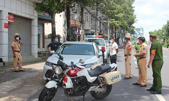 lai xe vuot chot bi phat 56 trieu anh 1