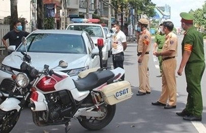 Xu phat hon 56 trieu dong voi nguoi vuot chot kiem soat dich hinh anh