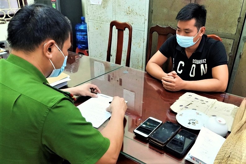 Khoi to 10 bi can choi xoc dia dot dich Covid-19 hinh anh