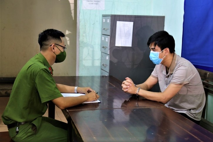 dùng giấy tờ giả lừa chiếm 500 triệu ảnh 1 dung giay to gia lua chiem 500 trieu anh 1