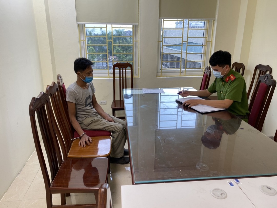 đuổi chém cán bộ trực chốt ảnh 1 duoi chem can bo truc chot anh 1