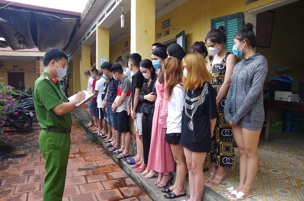28 nam nu mo tiec ma tuy anh 1