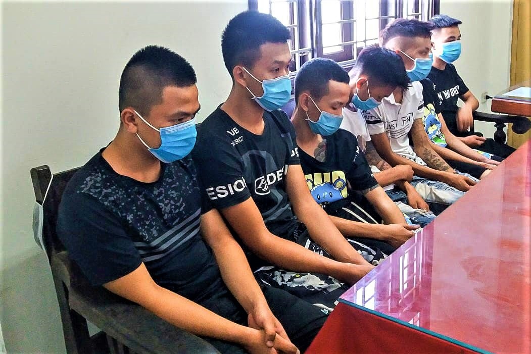 Nhom thanh, thieu nien chuyen cuop cua phu nu trong dem hinh anh