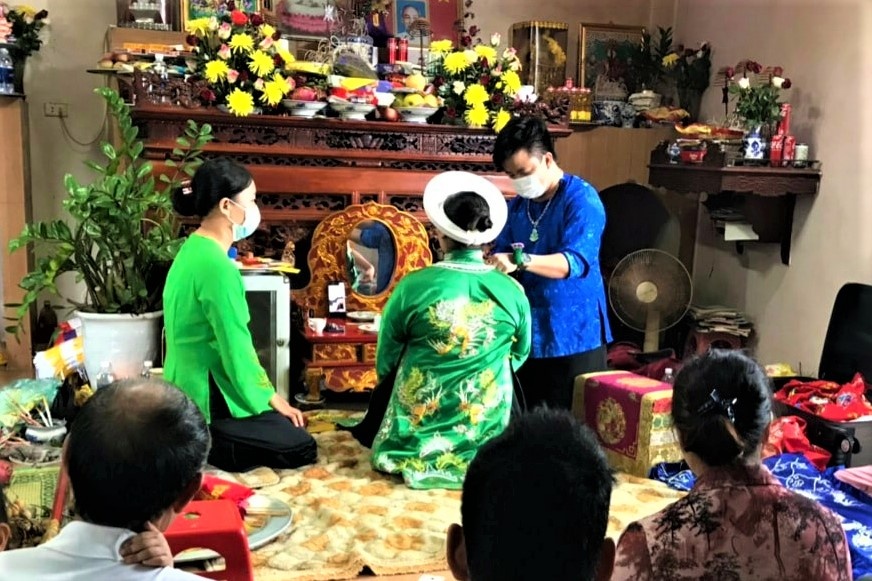 Hau dong giua mua dich, 13 nguoi bi de nghi phat 65-130 trieu dong hinh anh