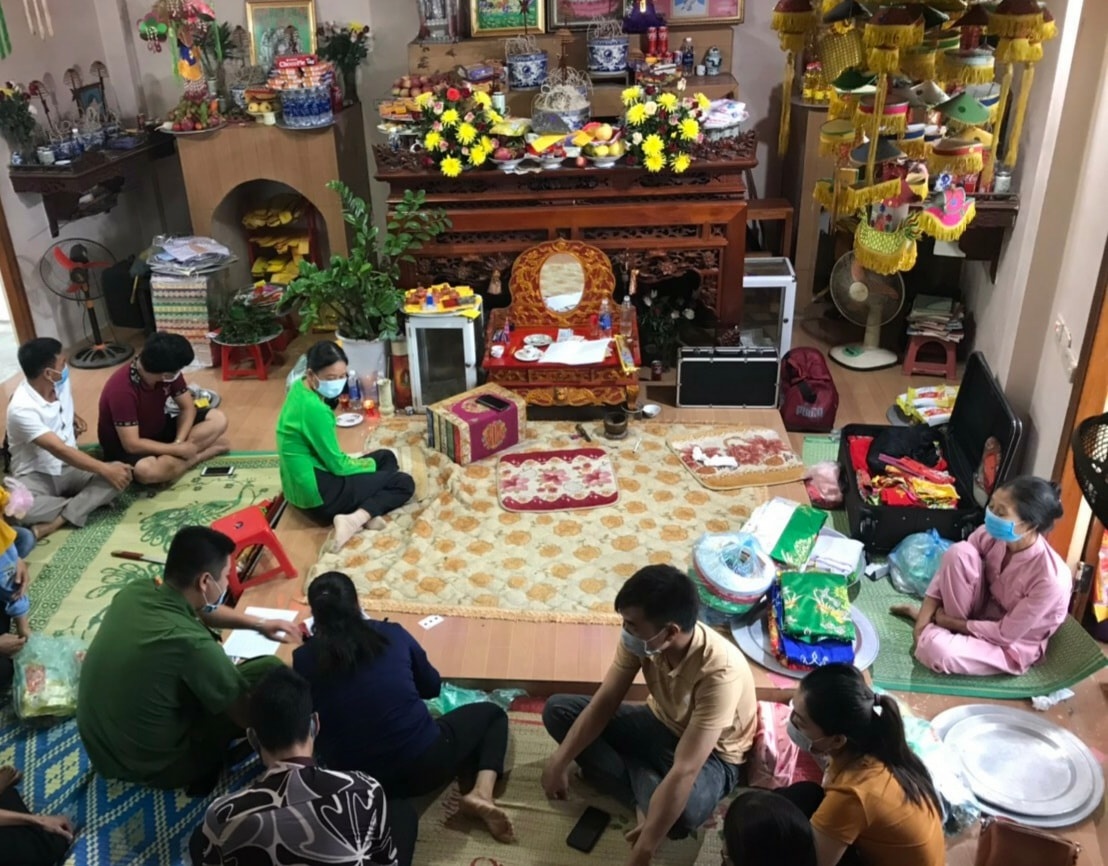 13 người hầu đồng bị phạt 130 triệu ảnh 1 13 nguoi hau dong bi phat 130 trieu anh 1
