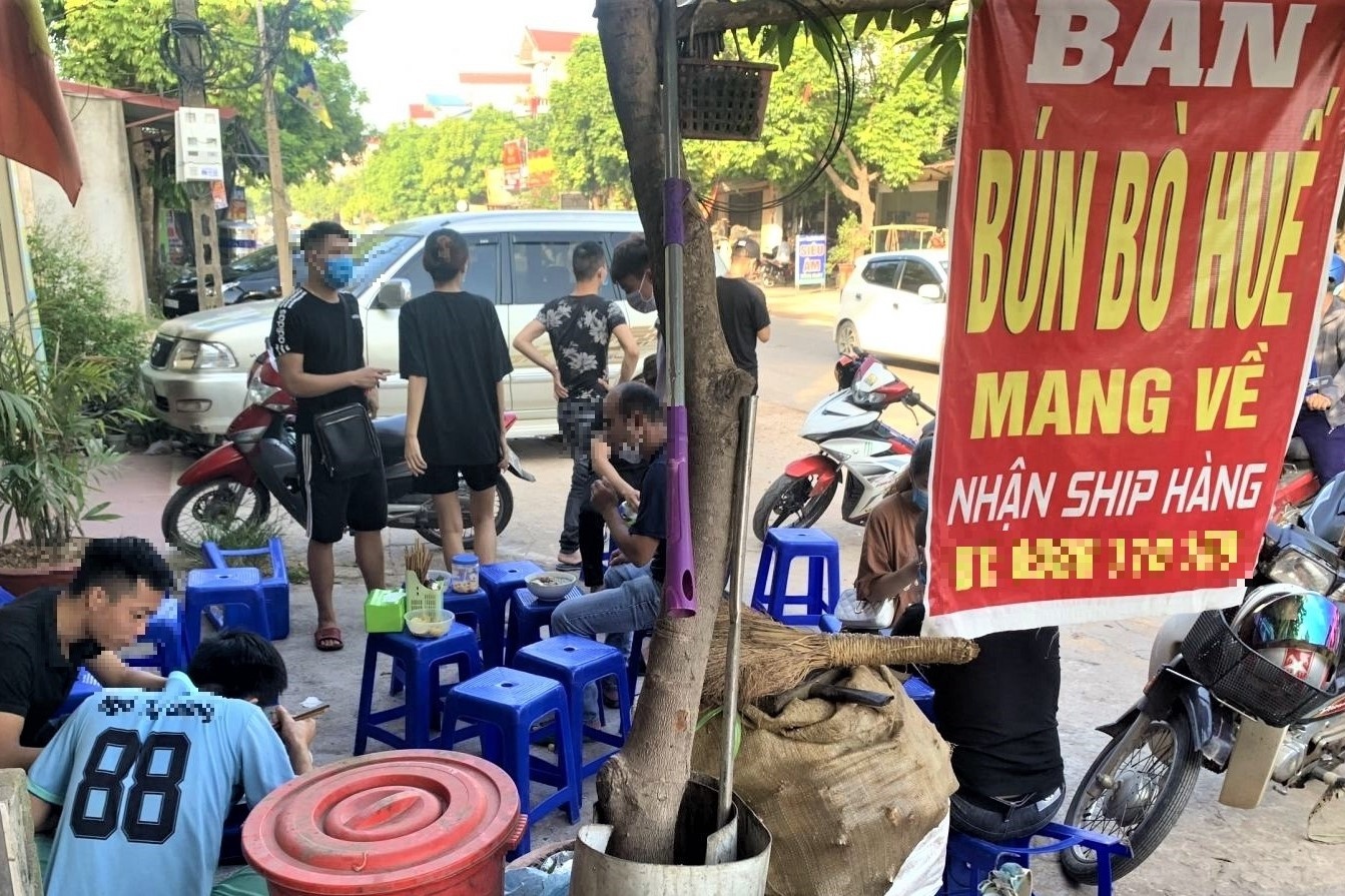 Xu phat chu quan bun bo cho 17 khach ngoi an hinh anh