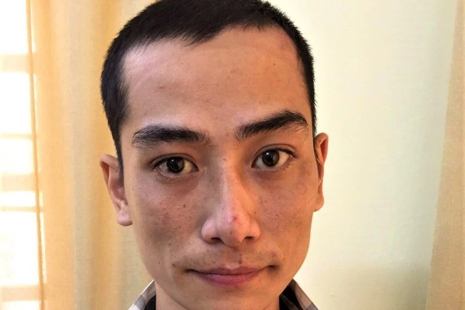 Chu cua hang hai san bi con no danh bat tinh hinh anh