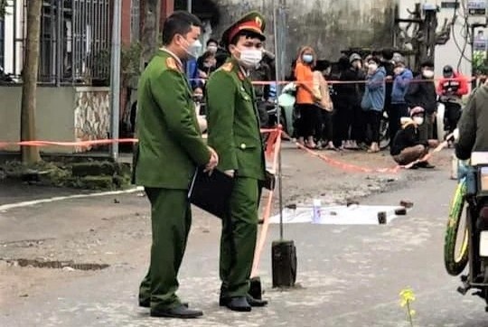 Nguoi dan ong bi dam chet giua duong hinh anh