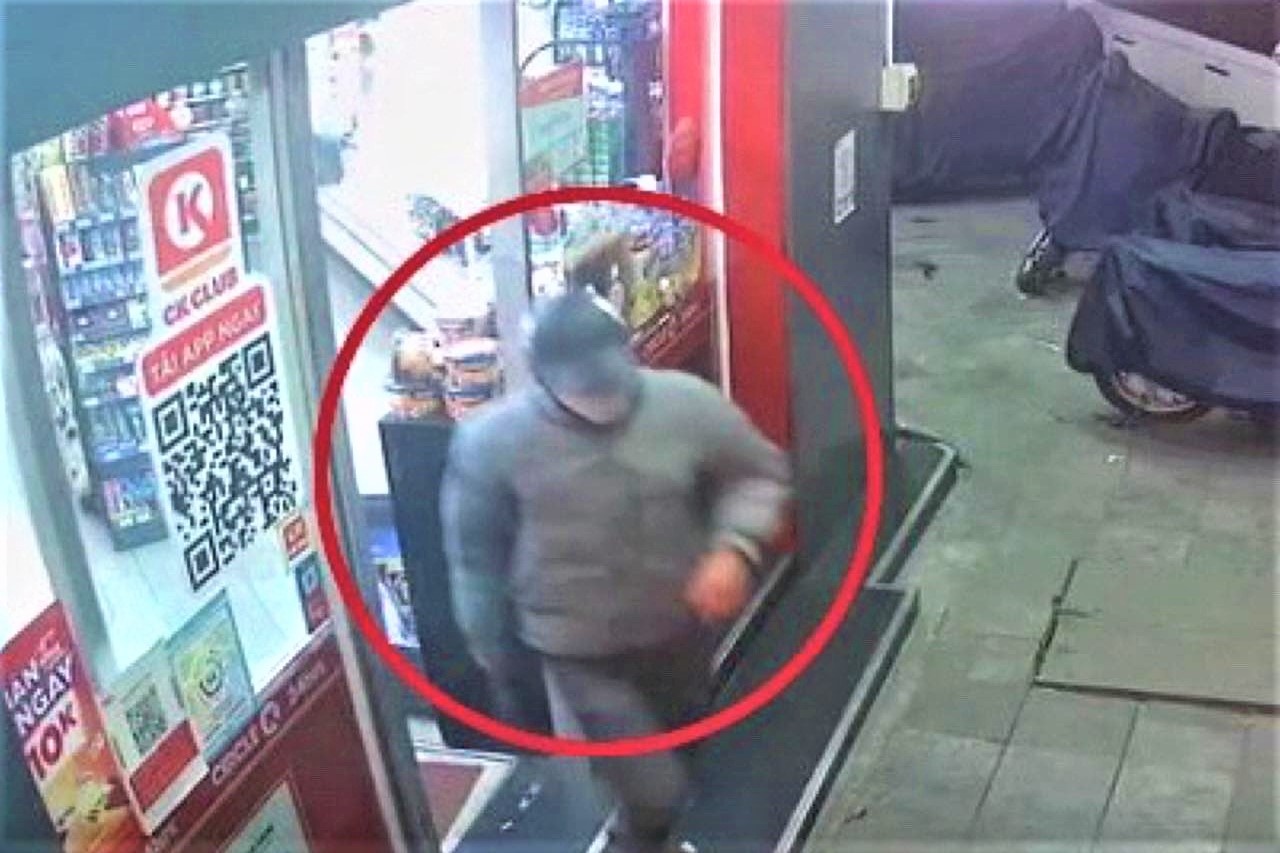 Truy tim ke dung dao de doa nhan vien cua hang Circle K hinh anh