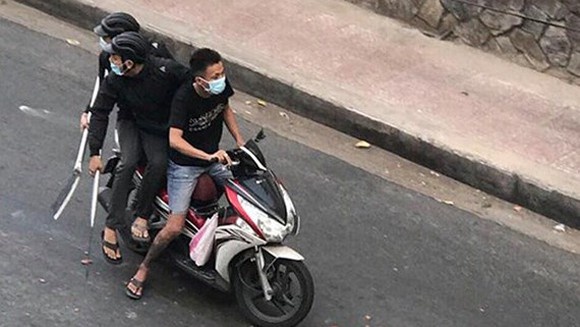 Hai bang nhom hon chien bang ma tau, no sung trong dem o Bien Hoa hinh anh