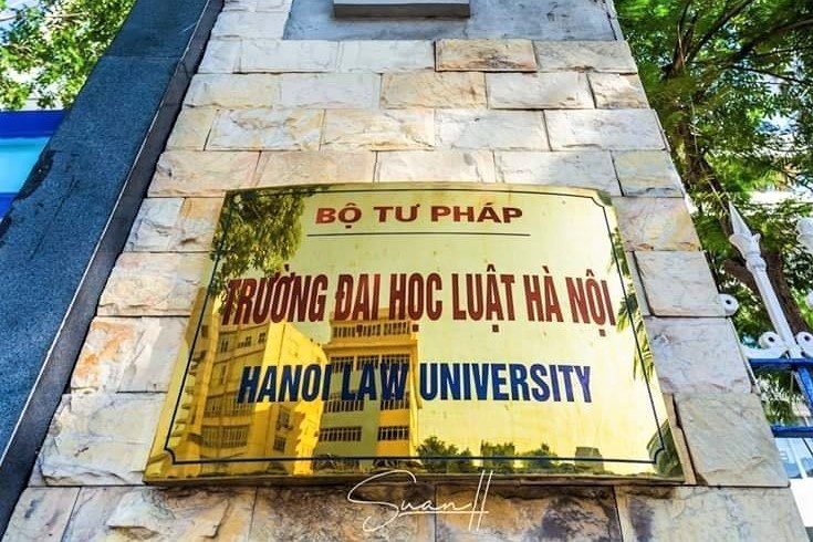 Vu to truong khoa cua DH Luat Ha Noi cuong buc co gai hien ra sao? hinh anh