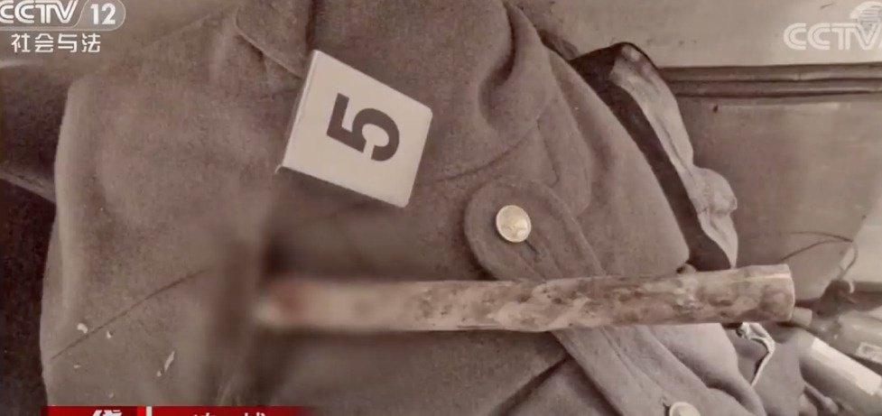 Hai xac chet duoi tang ham anh 2