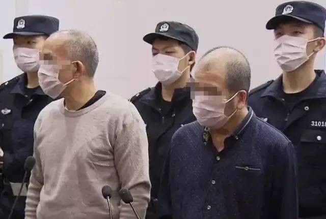 Hai xac kho trong buc tuong sieu thi anh 2