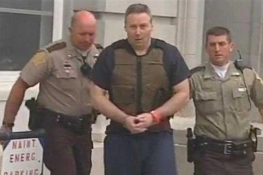 13 nam mang an oan giet vo con cua vien canh sat My hinh anh